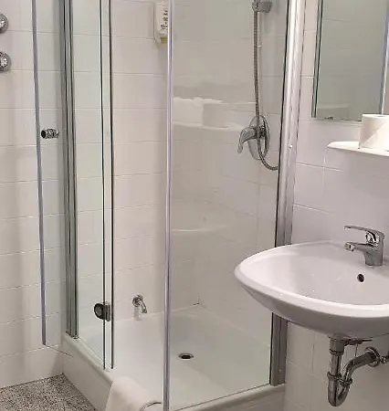 מלון Europarkhotel International 4*