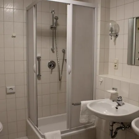 מלון Europarkhotel International 4*
